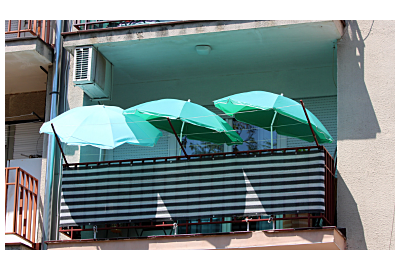 Ce să folosiți pentru a proteja balconul de vecin 