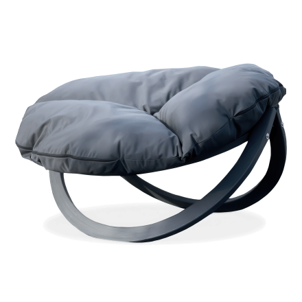 grafitowy fotel ogrodowy z drewna